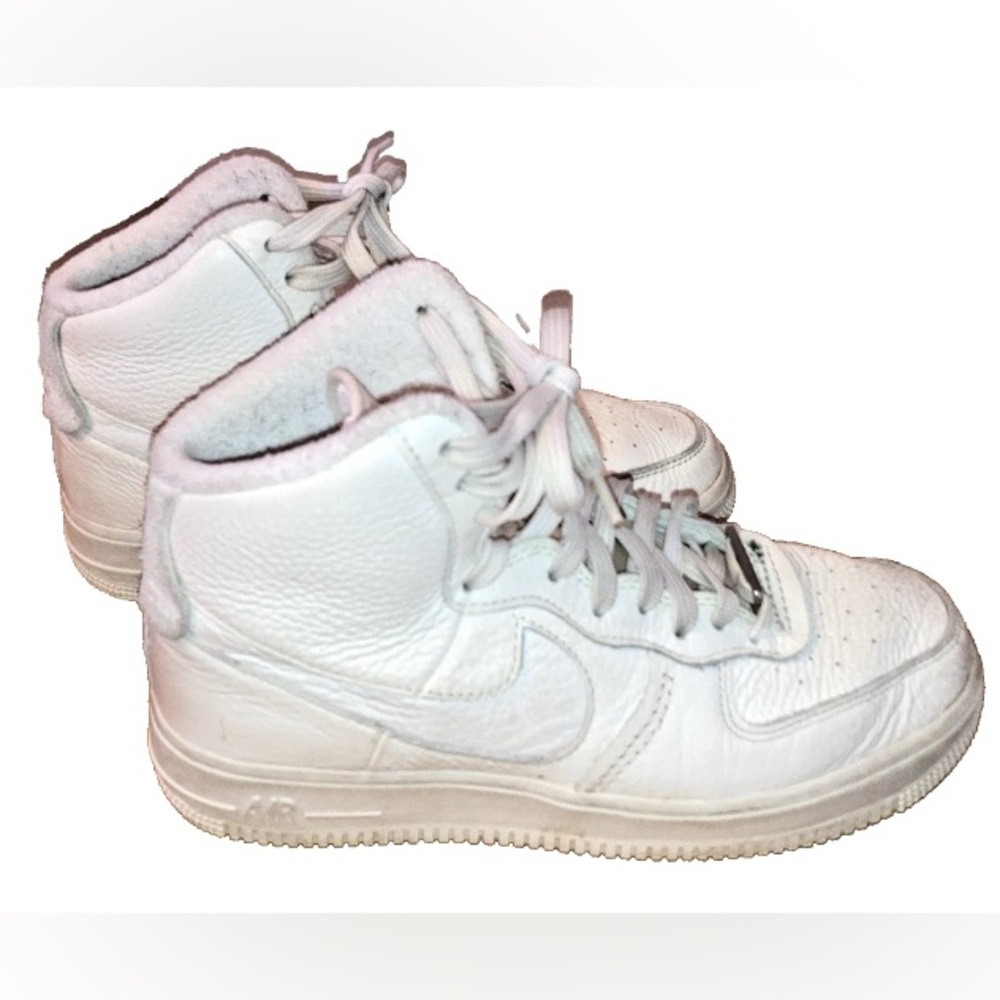 Nike Air Force 1 High top DC3590-102
White sneakers Ladies shoes sz 7
